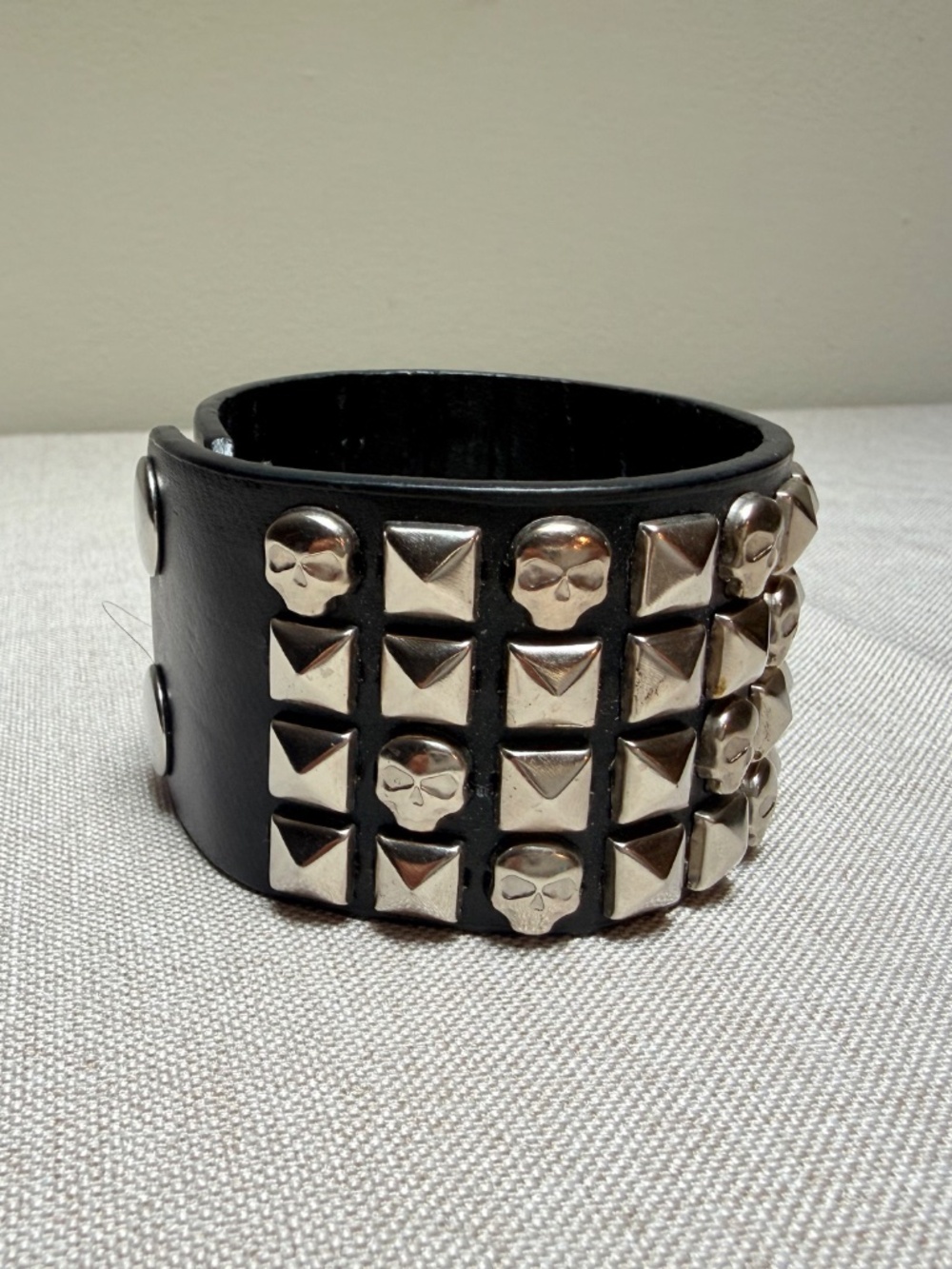 Skull Studded Black Leather Cuff Biker Goth Punk - Picture 3 of 8